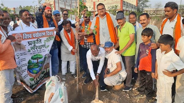 विश्व पर्यावरण दिवस पर शासकीय शिवनाथ विज्ञान महाविद्यालय में वृक्षारोपण एवं संगोष्ठी का आयोजन 