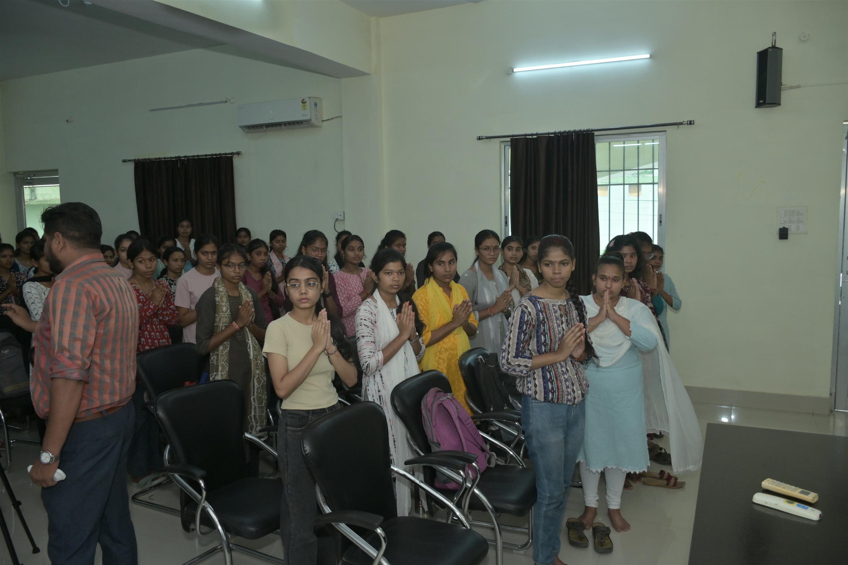 शासकीय शिवनाथ विज्ञान महाविद्यालय, राजनांदगांव में दीक्षारंभ समारोह का आयोजन